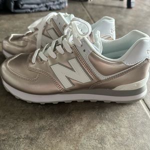 New Balance 574 V2 Liquid Glow Sneaker - size 8 - never worn!